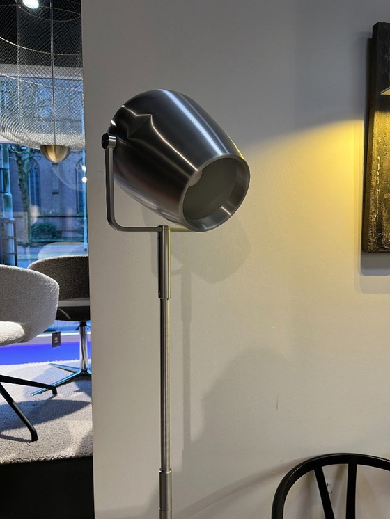 Image 1 of 1 lampe sur roues