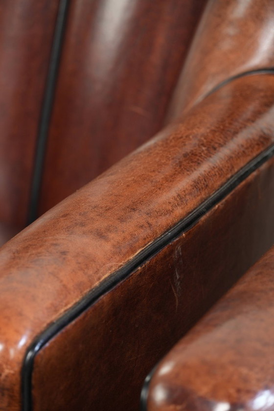 2 fauteuils en peau de mouton au design unique, avec passepoil noir et couleurs profondes. – Leather (photo 14 of 20)
