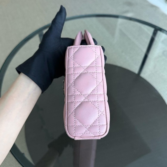 Image 1 of Dior Lady D-Joy Medium - Cannage lamsleer Sakura roze met zwarte hardware