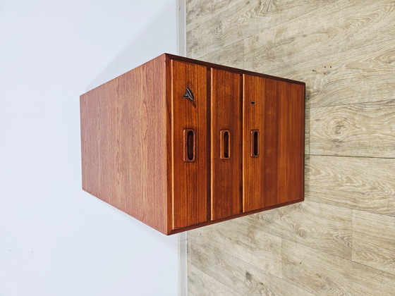 Contenitore vintage in teak di Niels Jonsson per Hugo Troeds, anni '60 – Armadi contenitori (photo 3 of 15)
