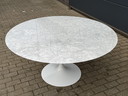 Originaler runder Knoll Tulip Esstisch (152 cm) aus Carrara-Marmor
