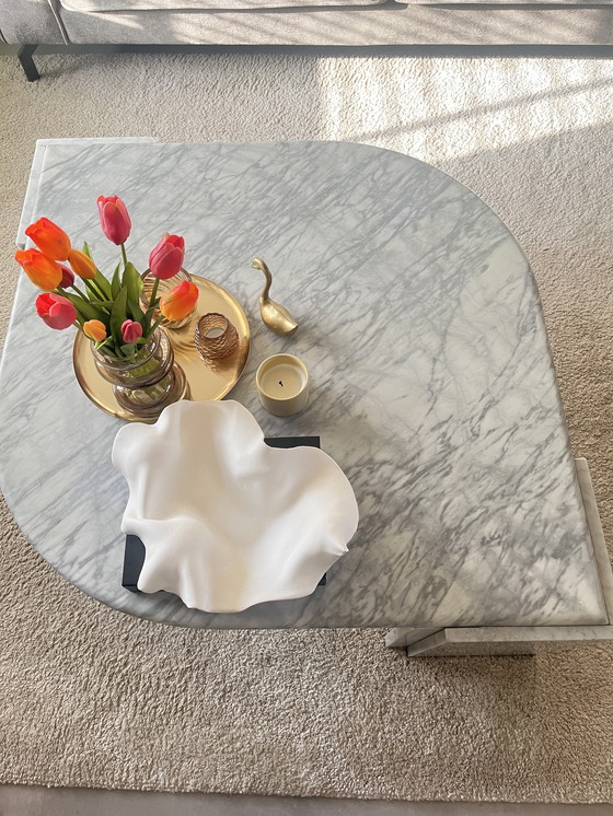 Image 1 of Vintage Italiaanse Salontafel – Carrara Marmer – Roche Bobois Stijl