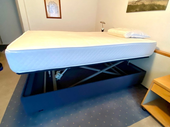 Image 1 of lit à hauteur variable de luxe « aspect sommier à ressorts »