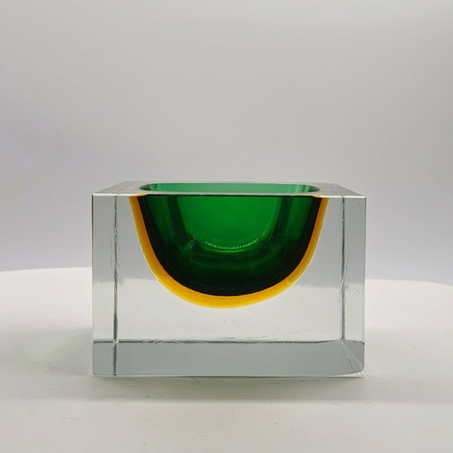 Rare cendrier carré en verre de Murano à l'uranium des années 1960, créé par Flavio Poli pour Seguso.