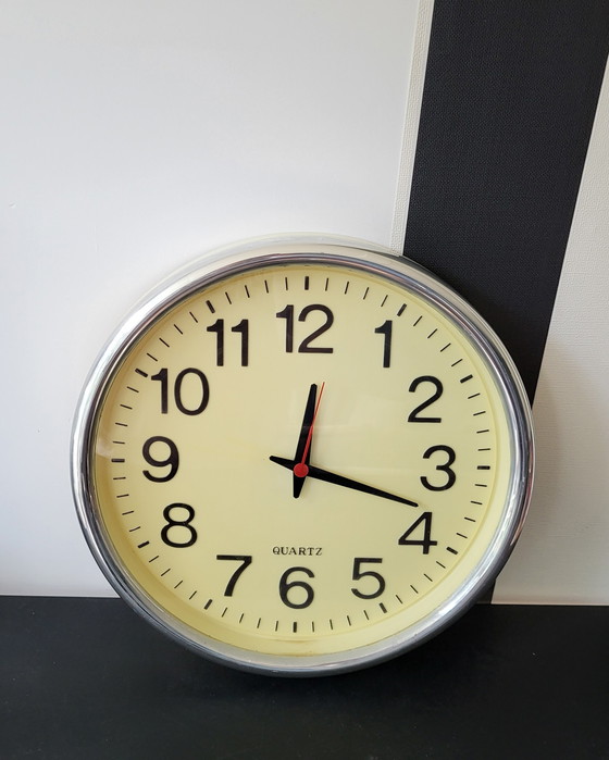 Image 1 of Vintage Quartz school clock from the 1980s.