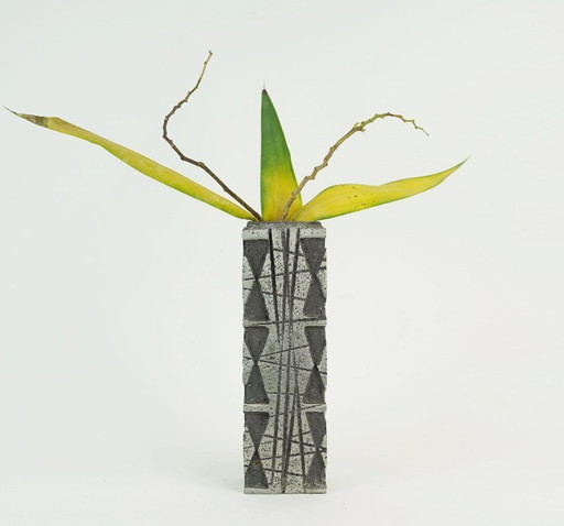 Raro jarrón brutalista de mediados de siglo hecho de aluminio fundido Casper Studioguss, década de 1970