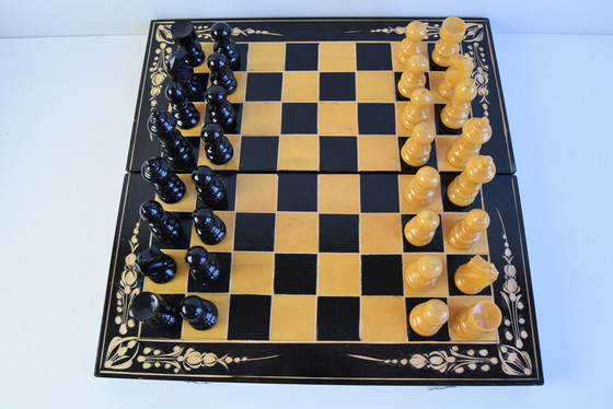 Image 1 of Jeu d'échecs en bois vintage dans une boîte en bois fabriqué en Tchécoslovaquie