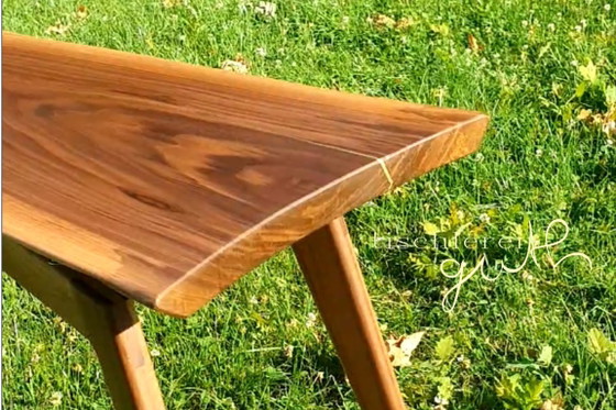 Image 1 of Table basse en noyer avec incrustations de laiton, plateau flottant, bord naturel, veinage exclusif