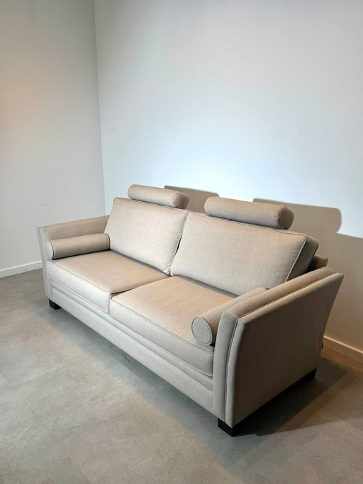 Moderne beige stoffen 3-zitsbank met hoofdsteunen – banken