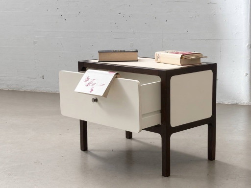 Mesa auxiliar vintage de Victoria Baar, años 70