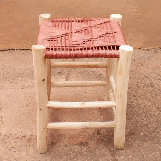 Taburetes rojos tejidos – Madera (photo 4 of 5)