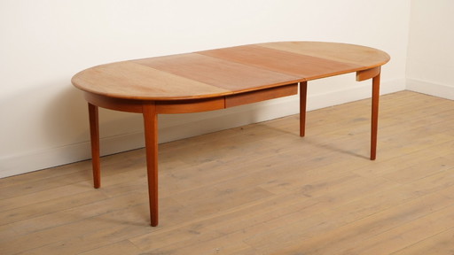 Vintage extendable dining table round