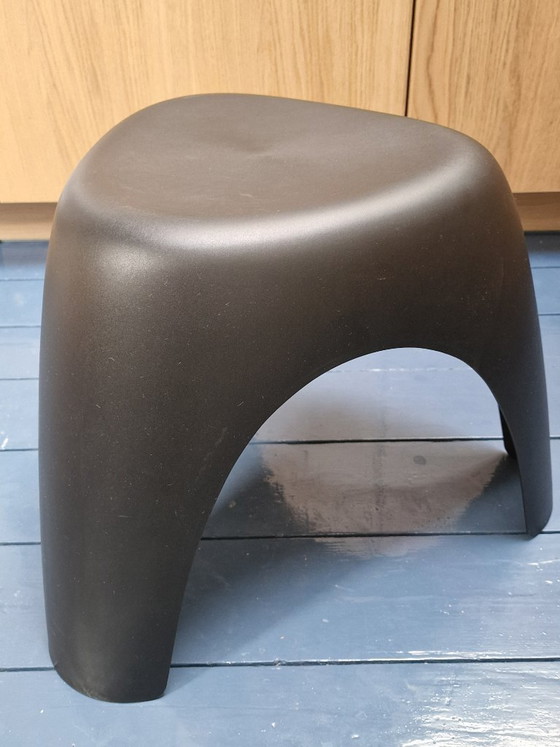 Black Elephant Stool Sori Yanagi / Vitra – Plastic (photo 7 of 10)