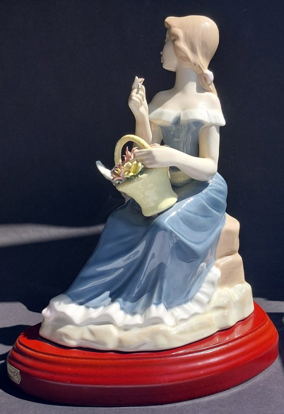 Image 1 of Large porcelain figurine: Lady with a goose and basket of flowers