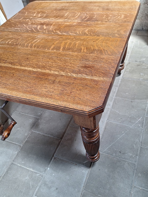 Image 1 of Ancienne table de salle à manger victorienne avec guirlande