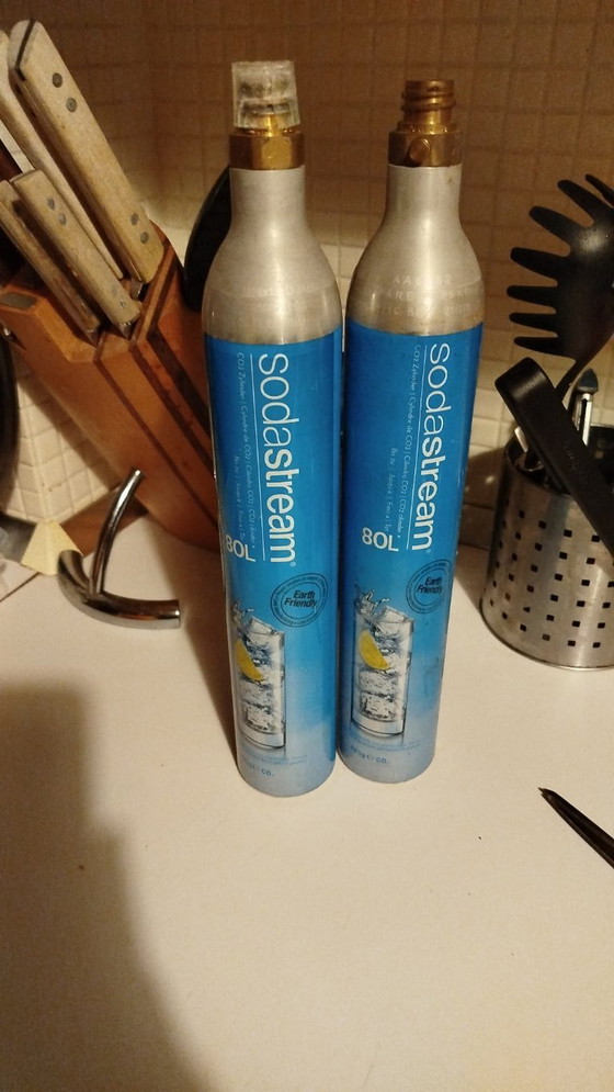 Image 1 of SodaStream Megapack Nero, Gasatore d'Acqua, 2 Bottiglie 1 L e 1 Bottiglia 1/2. In Regalo 2 Cilindri Vuoti.