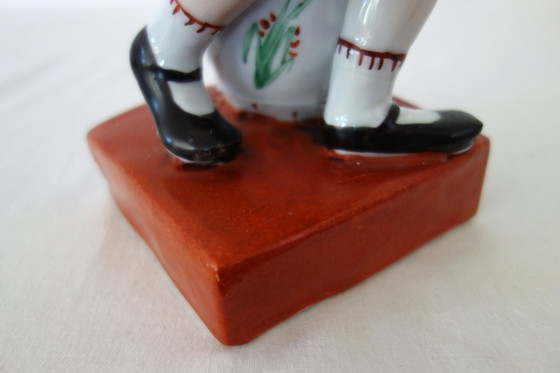 Image 1 of Estatua femenina de porcelana china con forma de galleta - Revolución Cultural n.° 15