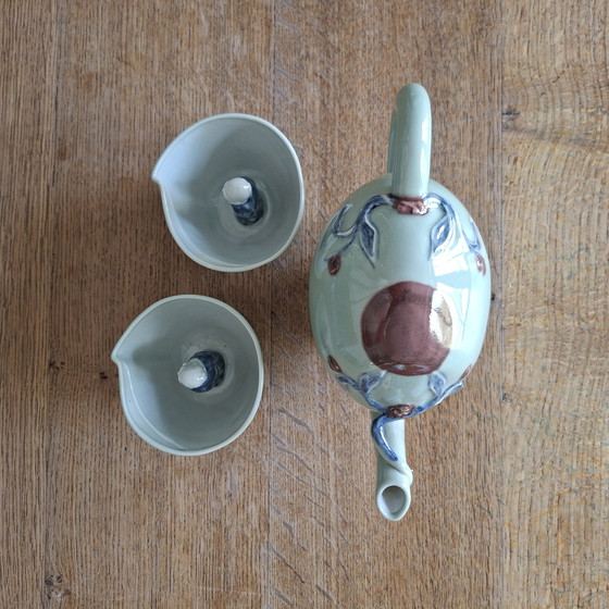 Image 1 of Chinese Cadogan teapot with cups