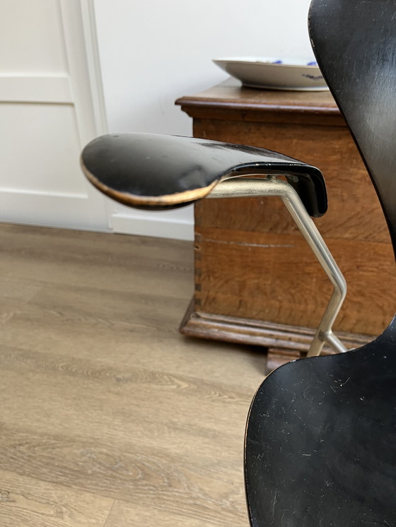 Image 1 of Fritz Hansen Vlinderstoel