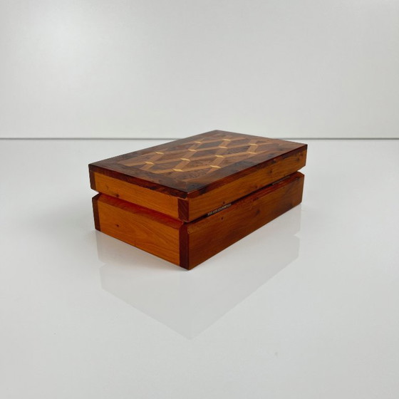 Image 1 of Coffret en marqueterie orientale de Jordanie, fin du XXe siècle