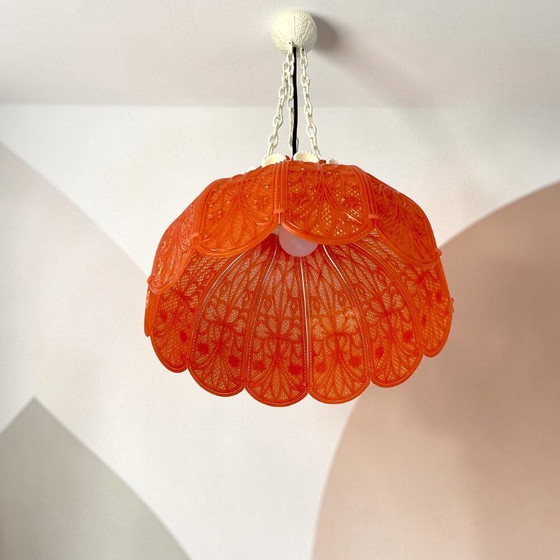 Lampadario a sospensione in acrilico rosso stile rustico con effetto pizzo, Ucraina, anni '70 (photo 7 of 19)