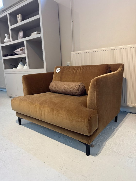 Image 1 of Loveseat Vera in brown velvet