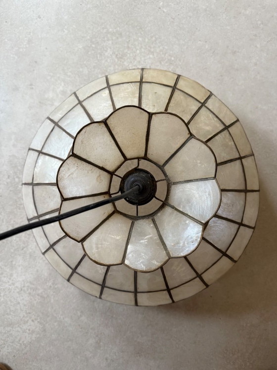 Vintage Capiz Shell Pendant Lamp - Tiffany Mother-of-Pearl Lamp – Metal (photo 2 of 5)