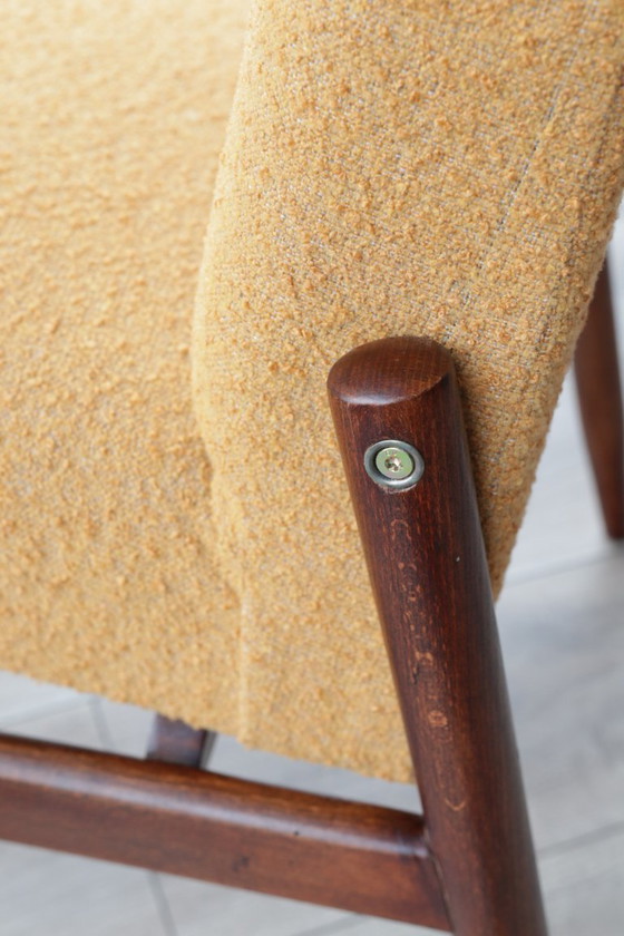 Image 1 of Fauteuil vintage sans accoudoirs jaune moutarde bouclé 1960