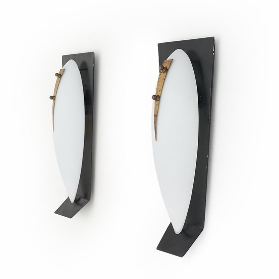 Image 1 of Coppia di lampade da parete in vetro opalino e ottone, anni '50