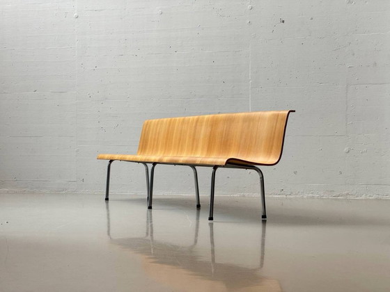 Banc en hêtre moulé stratifié avec piètement en tube d'acier, années 1960 – &Tradition, Wood (photo 2 of 18)