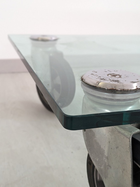 Image 1 of Table basse - Cristal - Table basse en cristal, sur roulettes, dans le style de Gae Aulenti