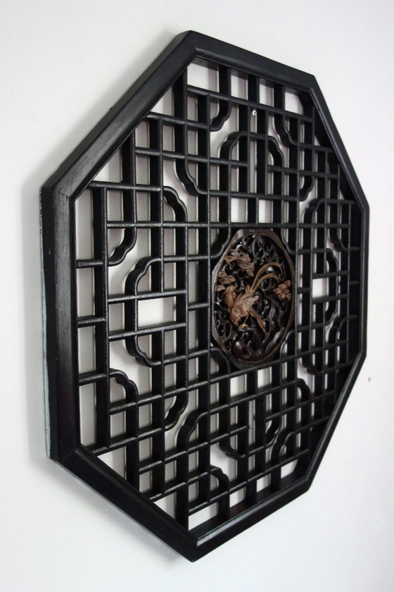 Image 1 of Pannello murale ottagonale in legno intagliato, metà del XX secolo, Cina