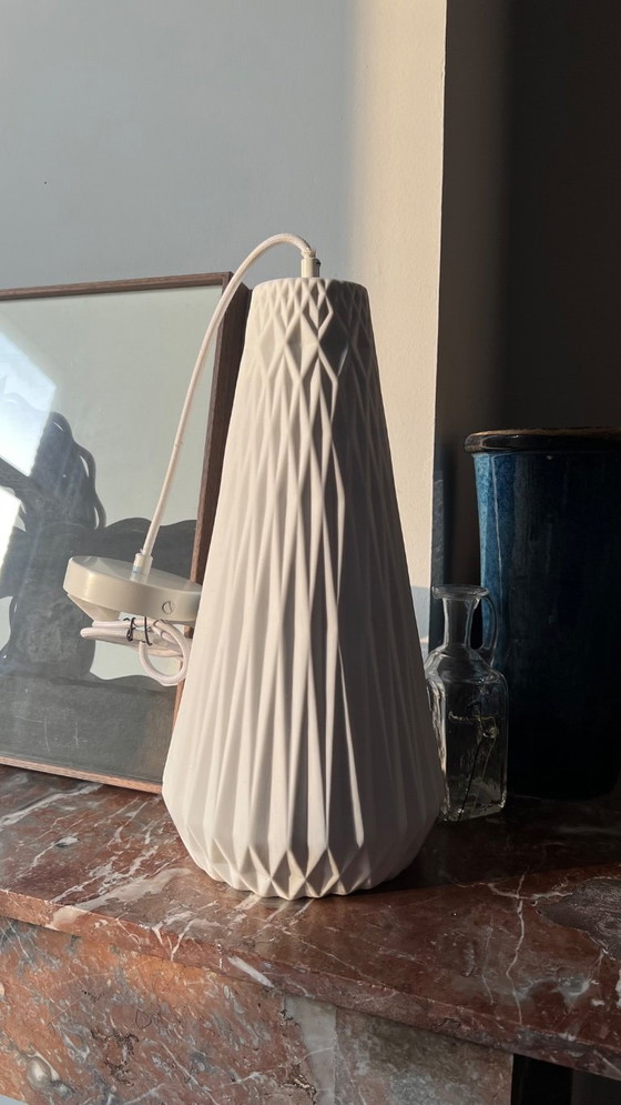 Image 1 of Hohe, weiße Origami-Pendelleuchte aus Porzellan, Habitat, 40 cm hoch