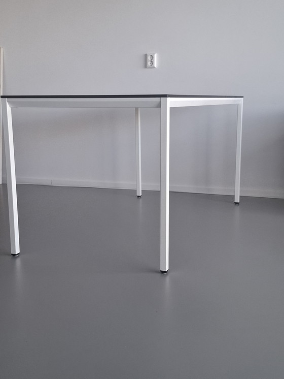 Image 1 of Tavolo Ahrend Facet, design di Friso Kramer