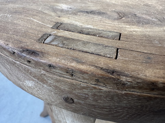 Image 1 of Alter runder Beistelltisch