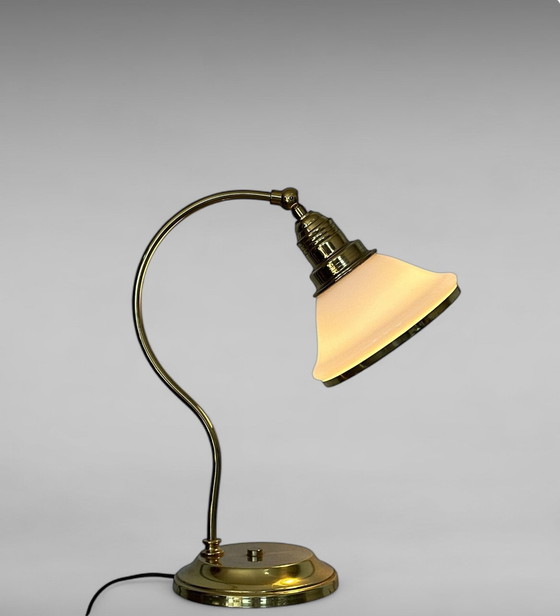 Image 1 of Lampada da tavolo curva design vintage in ottone anni &#39;80