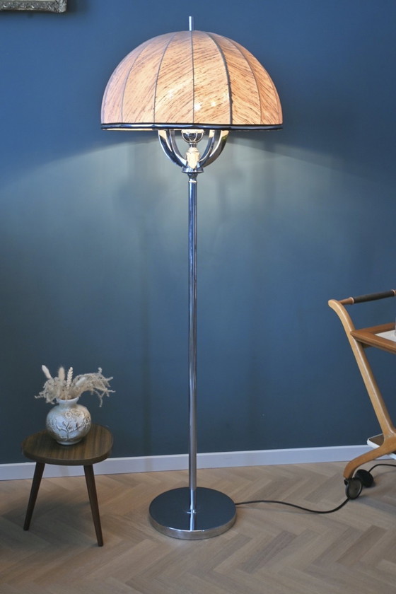 Image 1 of Lampada da terra anni '70 con base cromata e paralume a ombrello