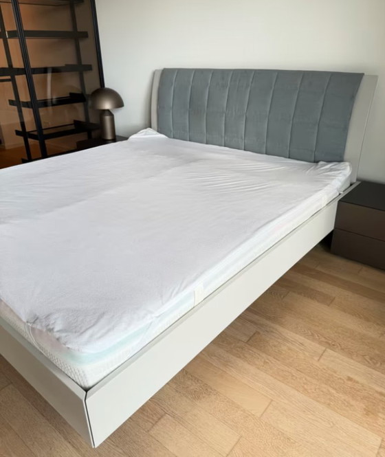 Image 1 of Sistema letto Interlübke Izzy 200x220 cm – sospeso – laccato grigio opaco – letto di design