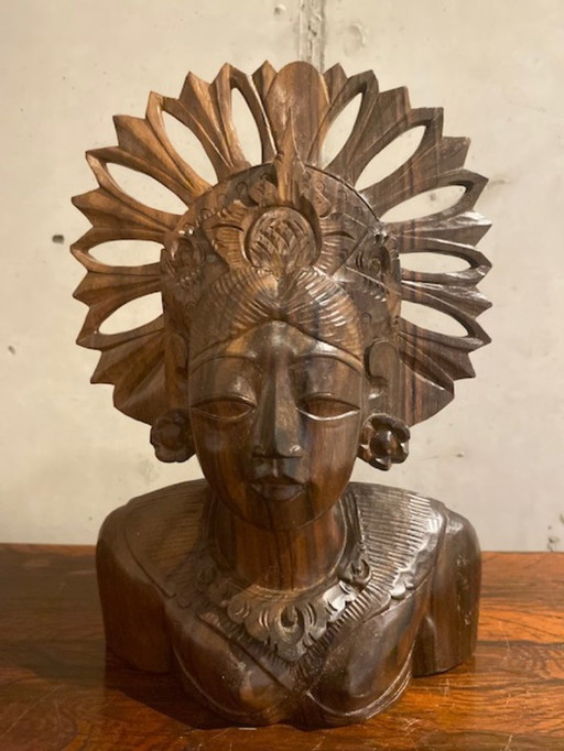 Scultura in legno intagliato americano di metà secolo, di ispirazione nativa