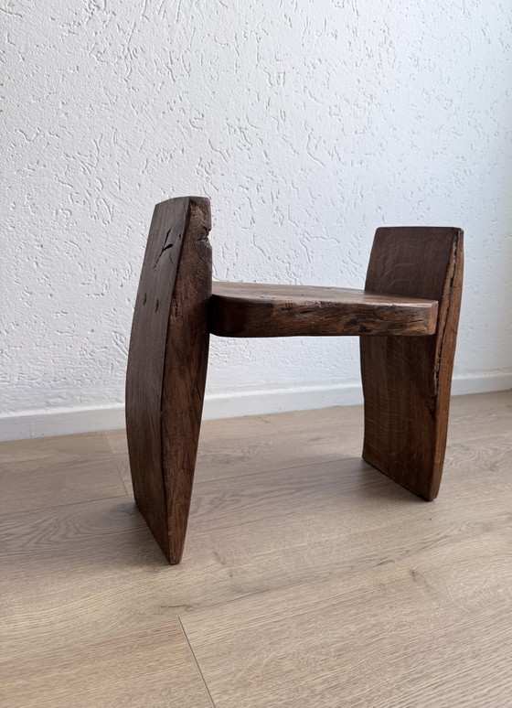 Image 1 of Vintage Brutalistische Sculpturale Kruk / Stoel – Massief Eiken (Wabi-Sabi, Jaren 70)