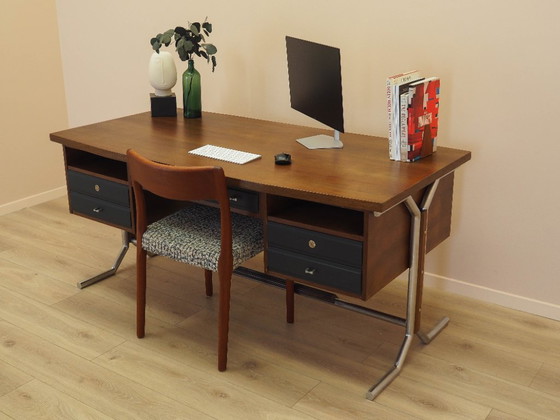 Image 1 of Scrivania in noce, design italiano, anni '70, realizzata in Italia.