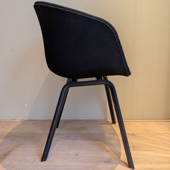 Image 1 of 2x Hay AAC 23 Acerca de una silla