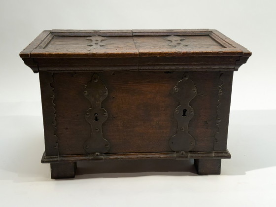 Image 1 of Cassapanca portavalori del XVIII secolo, circa 1750