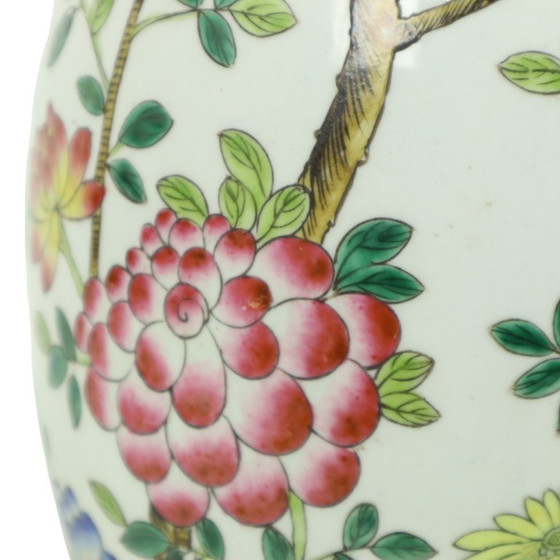 Image 1 of Florero de porcelana china Famille Rose