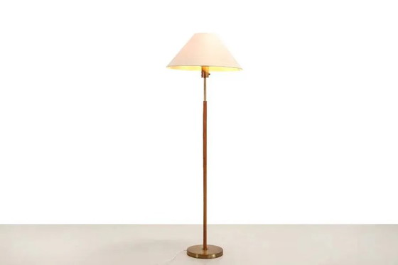 Lámpara de pie estilo Paavo Tynell en latón y cuero con pantalla de lino. – Lámparas de pie, Leather, Brass (photo 3 of 5)