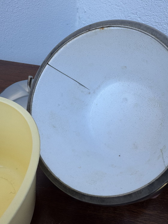 Image 1 of Cubitera plateada con forma de manzana de los años 70