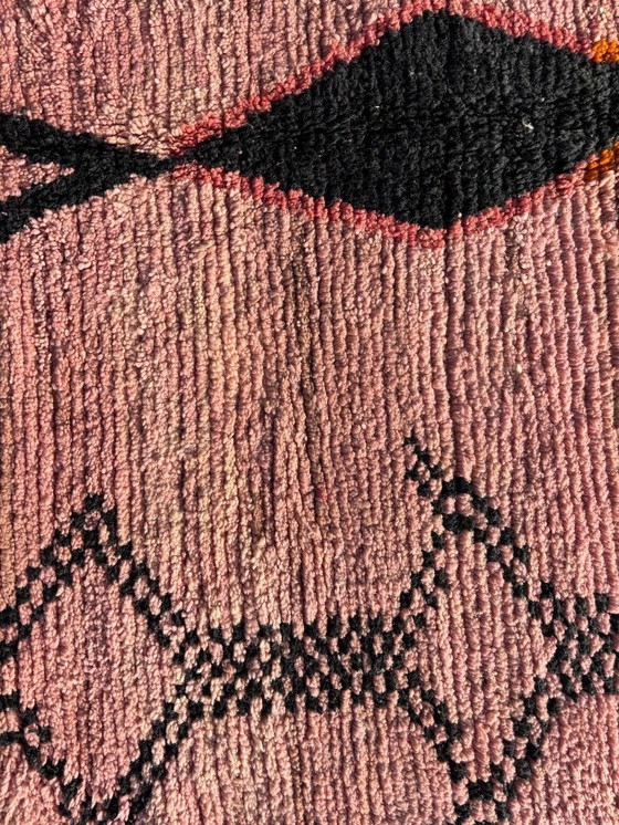 Image 1 of Marokkanischer Teppich in Rosa und Gelb 200x310 cm - Handgewebter Berberteppich mit geometrischen Mustern, Bohemian Tribal Area 