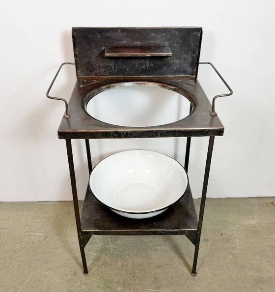 Image 1 of Lavabo industrial antiguo de hospital, década de 1960.