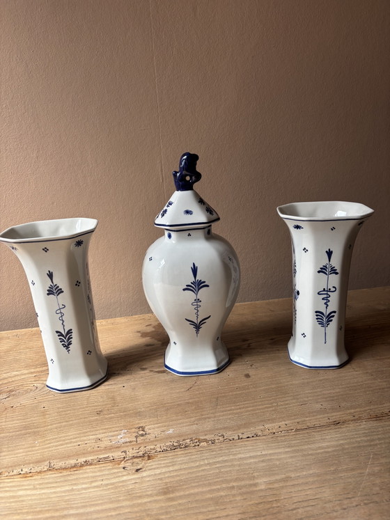 Image 1 of Original Royal Delft hand-painted cabinet set (3-piece) – 1989