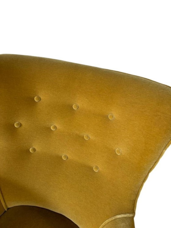 Image 1 of Poltrona vintage color giallo ocra / seduta singola con frange